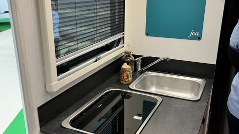 Joa 75T – 5p Bavaria semi-integrated uit 2024