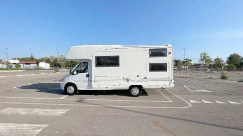 Gennaro – Camper Mansardato per 7 persone