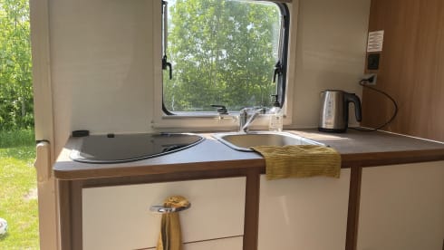 Koos – Cozy 5p alcove camper from 2015