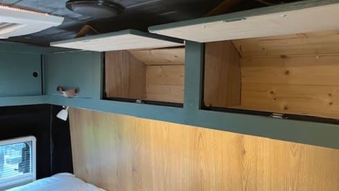 Heunie 1 – Beautiful camper van from 2017 with 2 lengthways beds