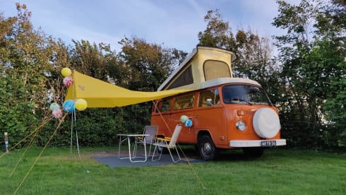 Orange  – Hip Orange retro Volkswagen T-2 Camper