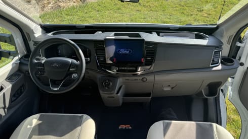 Moderne Ford Camper voor 4 Personen – Compact, Luxe en Avontuurlijk