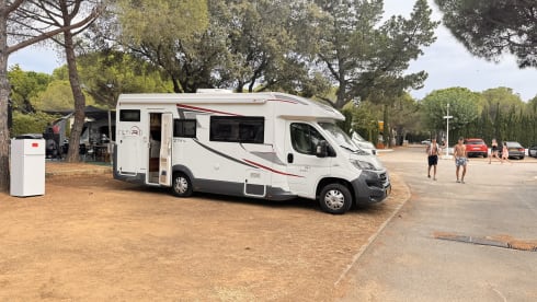 Genieten vol luxe !  – Geniet van alle luxe en gemak in deze prachtige familie camper 