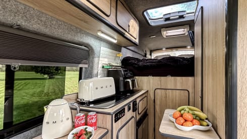 Hugo Away – Ford Transit Jumbo (Insurance included)