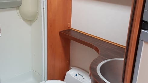 Camper – Camping-car Hymer, 2 personnes, tout équipé