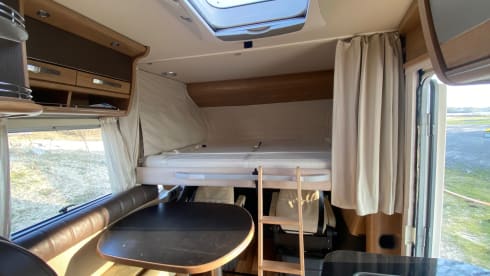 Kap – 4 person Hymer integrated with length beds!