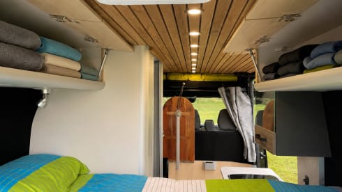 Houseonwheels Black edition – Renault Master campervan 25 novembre 4000 km bagno con doccia/WC riscaldatore ausiliario.