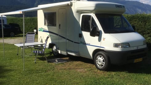 De Chausson – Beautiful 2 person compact Chausson camper