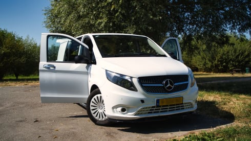 Unhiked – Camper Mercedes-Vito con cambio automatico