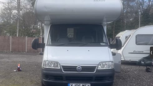Bertie – compact Knaus motorhome, sleeps 4