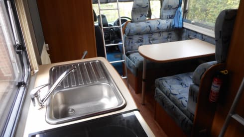 EASY 6 MOTORHOME HIRE JUST TURN UP AND GO