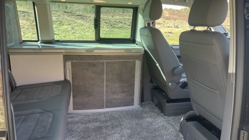 Gigha (Gee-ah) – Volkswagen Campervan mit 4 Schlafplätzen ab 2024