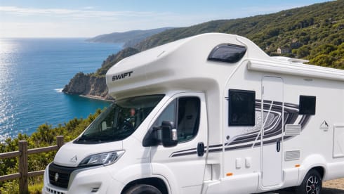 Thelma – Spacious and flexible 6 berth Swift Edge 476