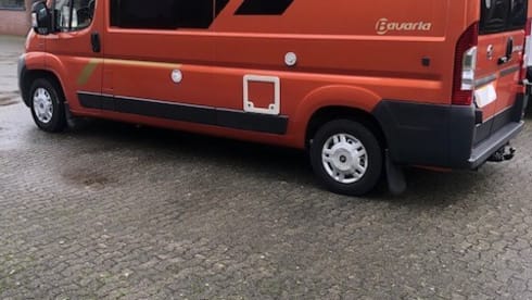 Compacte Buscamper – Dutch orange
