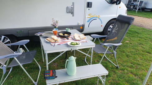 Bessie – Nice spacious alcove camper