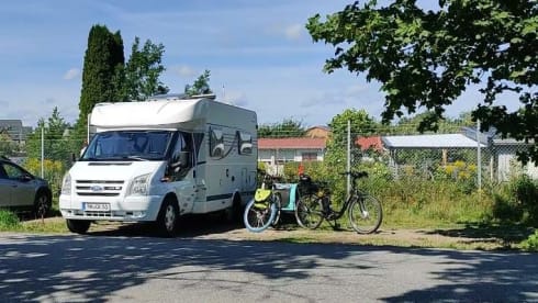 Rollcasa – Semi-integrated motorhome