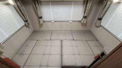 Annie T – 6 berth Autotrail alcove from 2018
