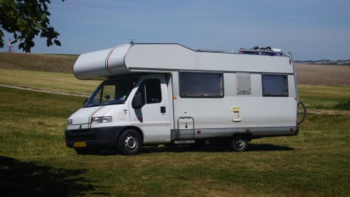Tricolore – Luxe camper met airco voor gezin met (grote) kinderen