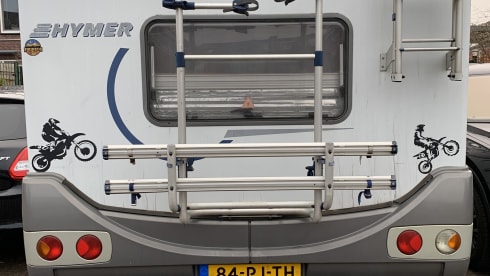 Hymer – Nice Hymer (alcove) camper with air conditioning and cruise control