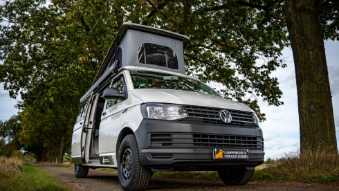 Volkswagen T5/6 5 person camper for rent