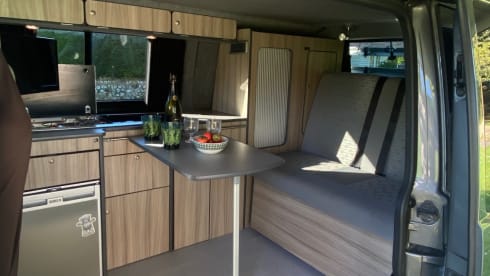Teddy – Volkswagen 2011 Transporter T5 Camper Van