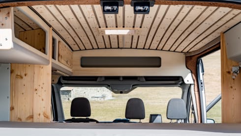 Baroudeur – TRANSIT 4x4 fitted van 3 people