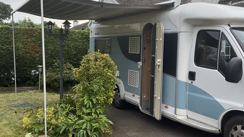 Blue – 4 berth Dethleffs   2004