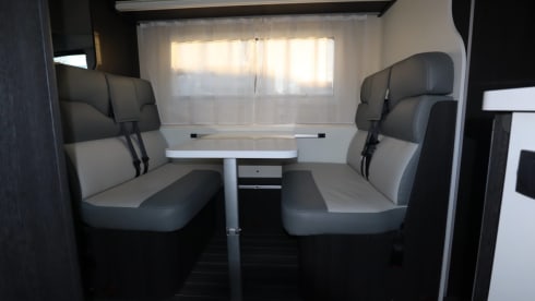 Britney  – Luxury 6 berth Roller Team automatic