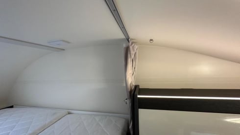 6 berth Ford Rollerteam 675