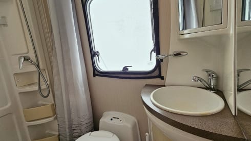 6p Chausson Flash 07 (air conditioning, TV, Apple CarPlay)