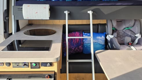 White SportsPearl – 3-sitziger Mercedes-Benz Bus aus dem Jahr 2019