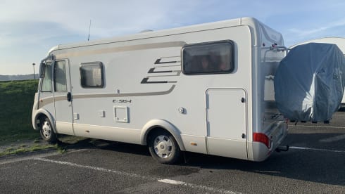 Hymer – Recent well equipped integral mobile home
