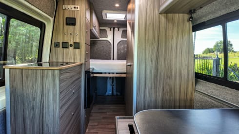 2p Mercedes-Benz campervan uit 2016