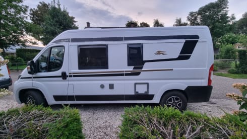 LAIKA – Camper van 9-speed automatic from 2022 - 2 pers.