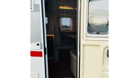 Koosje – Luxury Camper (5 persons) Lengthwise and lifting bed L-seat