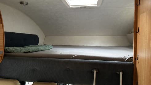 Cozy and complete 5 person camper
