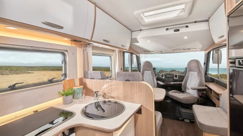 15/22 – Spacious family camper with 6 sleeping places!