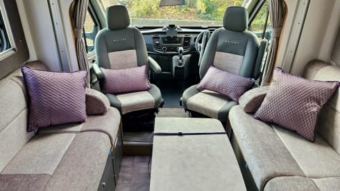 Rose – Rose - Luxury 4 Berth, Automatic Motorhome 