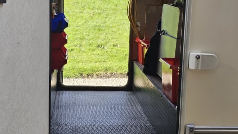 Ellie – Comfortable 4-Berth Motorhome with Large Garage for Hire