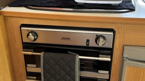 Gladdis – 4 berth Peugeot Elddis Sunseeker 100 from 2010