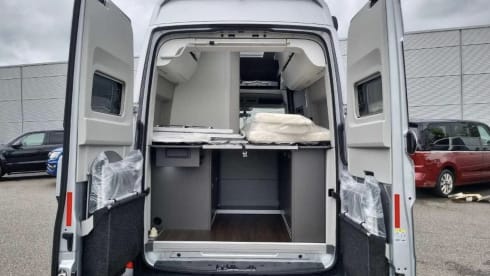 4 personen  – 4p VW GRAND CALIFORNIA automatic all luxury toilet and shower BJ 2022