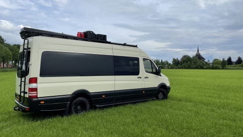 Mercedes-Benz Sprinter Adventure Camper 4 Personen