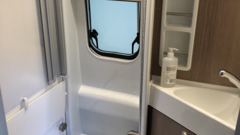 Exceptional 4 berth pop top family campervan from Malibu