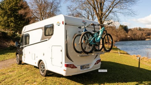 Carado V337 camper van (e-bike lift / trailer hitch)