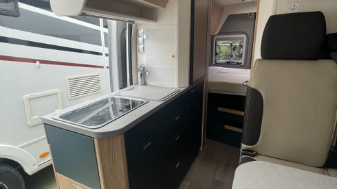 Compact and manoeuvrable KNAUS Boxlife 600 TOP Van