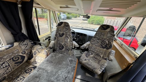 Camper – Spacious and luxurious 4-person Hymer with starlink wifi