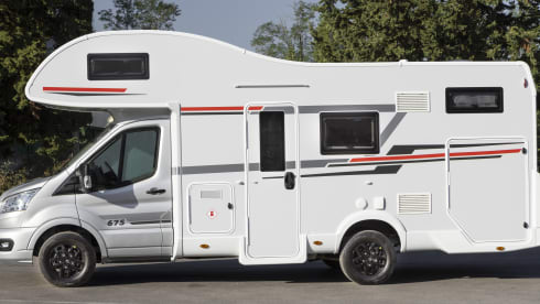 AF25 YZW – 6 Berth Bunk Bed Family Layout | Zefiro 675 