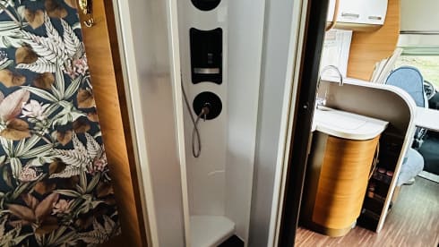 Ariël – Haus auf Rädern! Fiat Alcove mit 4 Sitzen aus dem Jahr 2013