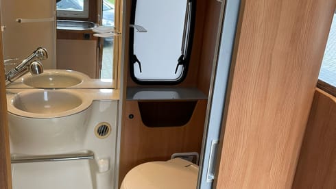 Rolling! – Wonderful, compact and spacious camper for 2-4 people