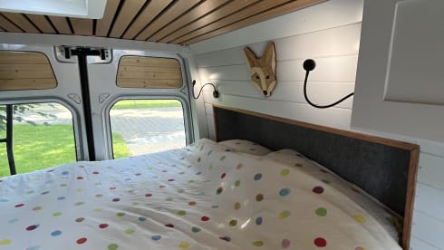 Hank the Van – Luxury off-grid Mercedes Sprinter